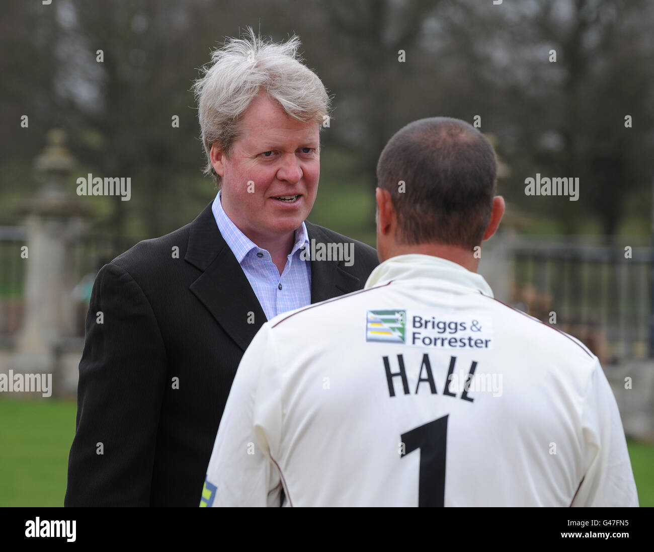 Cricket - Liverpool Victoria County Championship - Division 2 - Northamptonshire CCC Photocall 2011 - Althorp House.Andrew Hall du Northamptonshire discutant avec Earl Spencer Banque D'Images