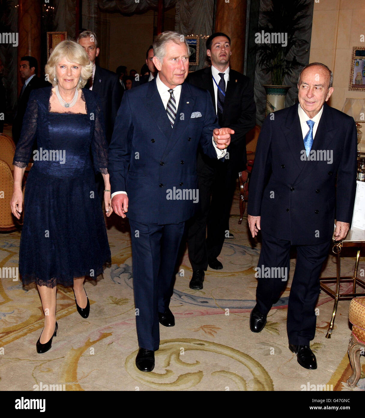 Le Prince de Galles et la duchesse de Cornouailles à l'hôtel Ritz de Madrid, en Espagne, où ils assistent à une réception et à un concert organisés par la British Hispanic Foundation. Banque D'Images