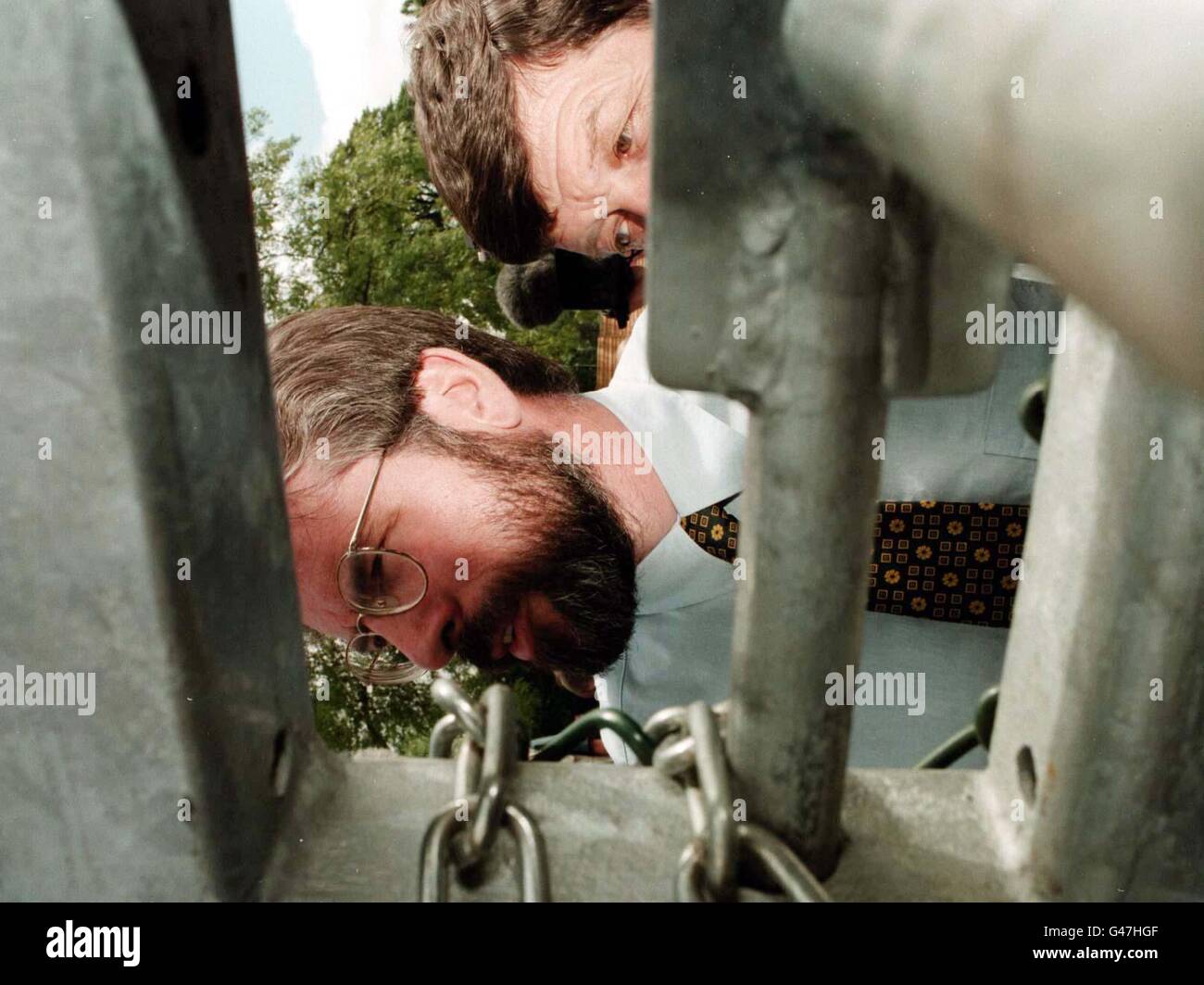 Gerry Adams (à gauche) et Pat Doherty, de Sinn Fein, se sont enfermés des discussions de tous les partis à Castle Buildings, Belfast aujourd'hui (mardi). Photos PA. Banque D'Images