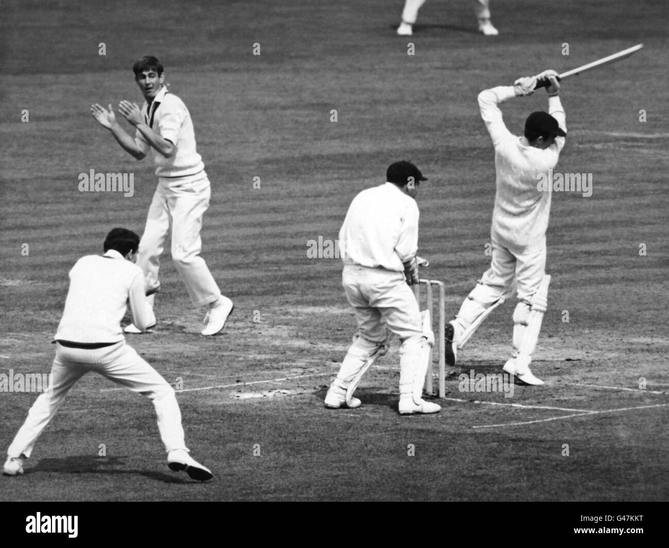 Cricket - XI du Président du MCC contre Australie - deuxième jour - Lord's. Keith Fletcher joue une balle d'Ashley Mallett Banque D'Images