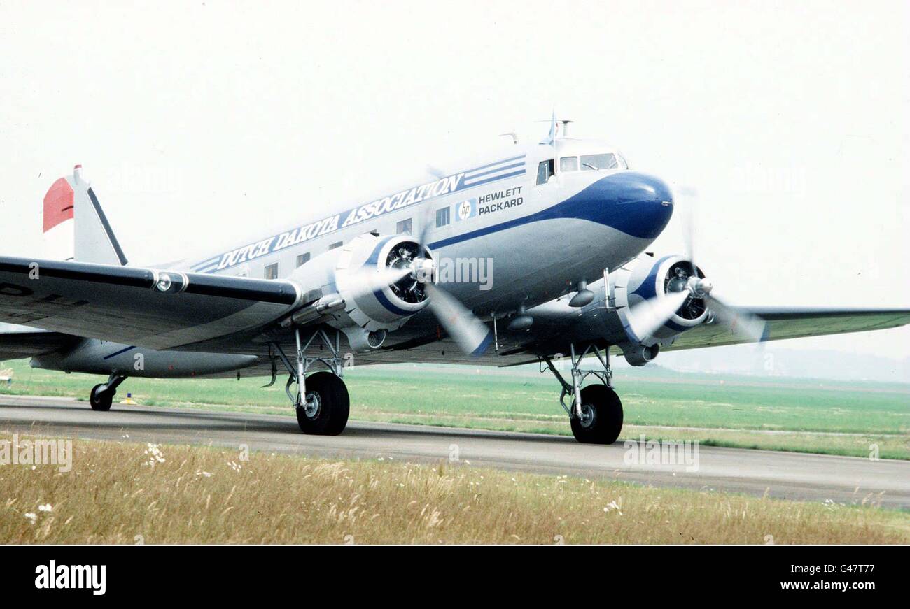 Photo de fichier du DC-3 de la Dutch Association Dakota qui s'est écrasé transportant 35 personnes au large des côtes des Pays-Bas près de Den Helder 25 Sep, tuant au moins six passagers dont les corps ont été retrouvés. L'avion était un bimoteur Douglas DC-3, un modèle qui remonte aux années 1930. Banque D'Images