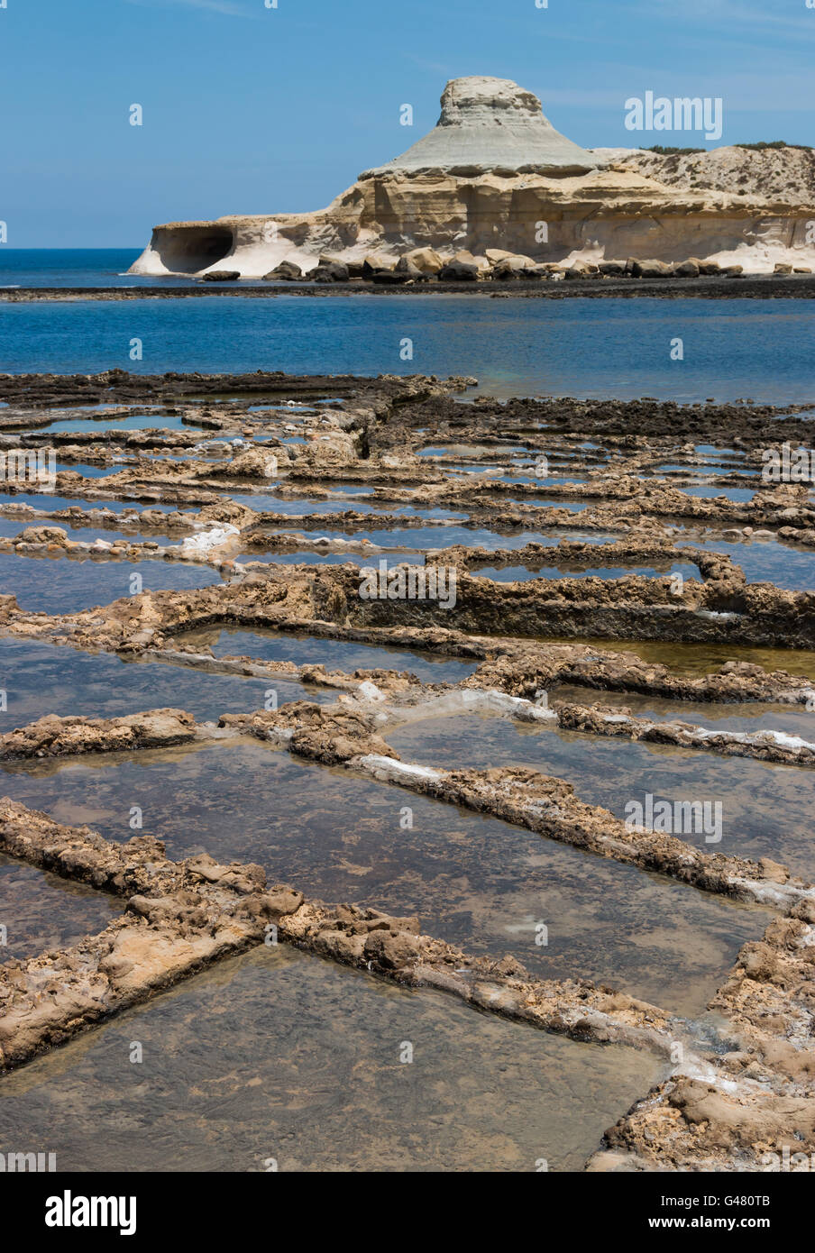 Anciennes Salines sur le coût à Qbaijar près de Marsalforn, Gozo, Malte Banque D'Images