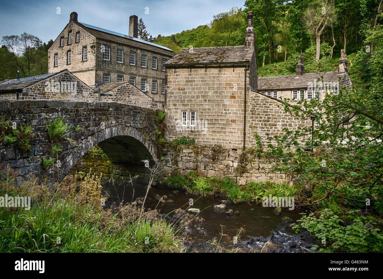 Hardcastle Crags, Yorkshire, UK, Moulin et la rivière Banque D'Images