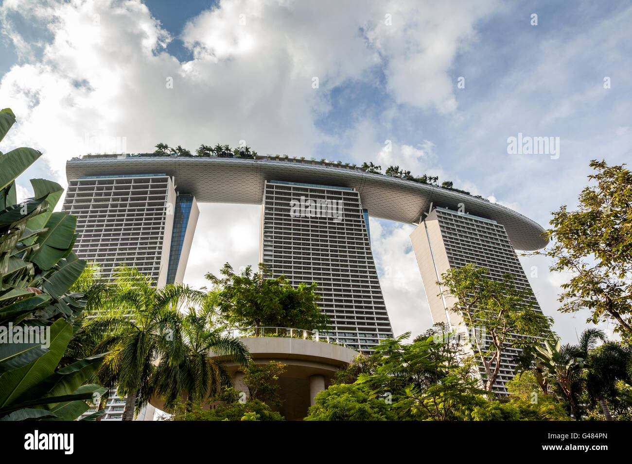 Singapour, Singapour - 9 décembre 2014 : Le Marina Bay Sands Hotel est un resort intégré reconnu dans le monde entier. Banque D'Images