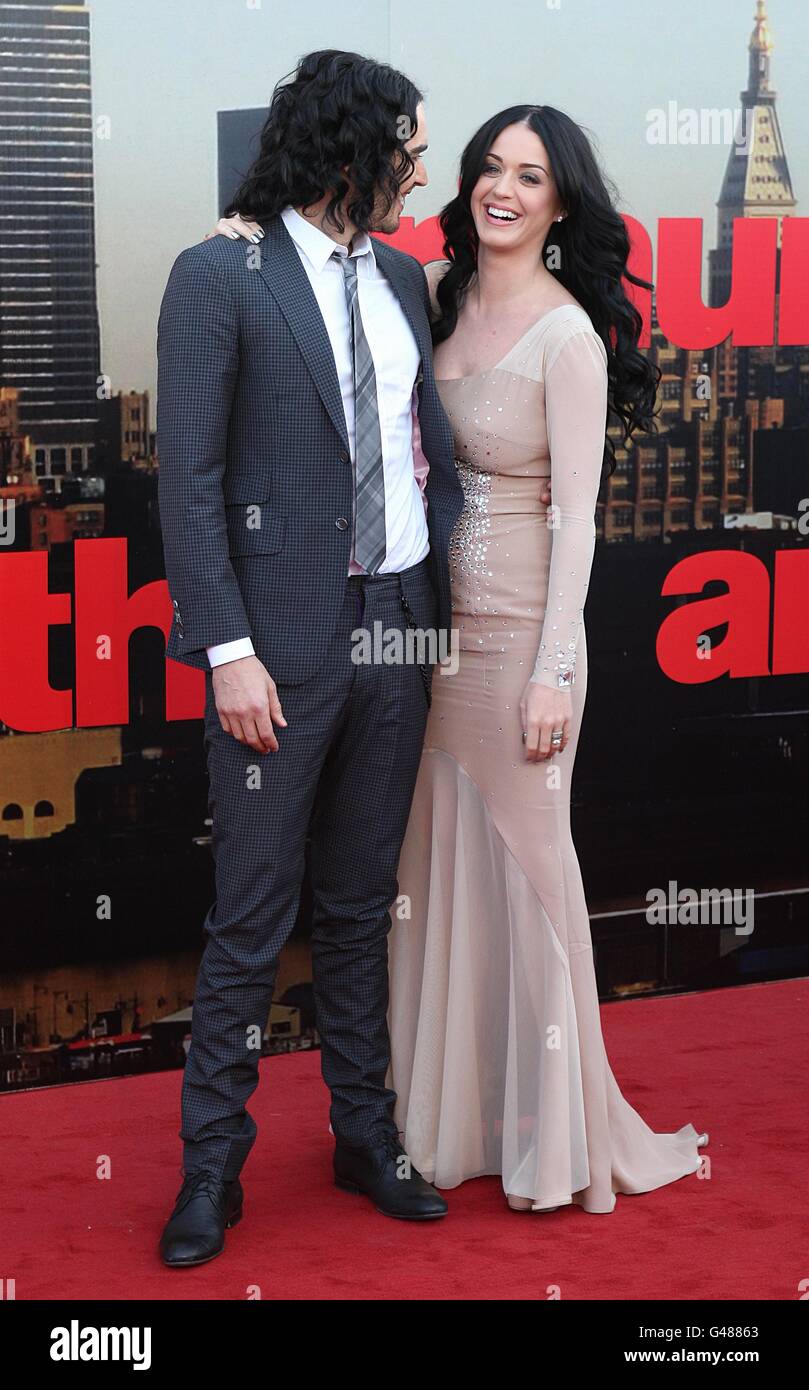 Russell Brand et Katy Perry arrivent pour la première britannique d'Arthur, au Cineworld O2, à l'O2 Arena, SE10. Banque D'Images