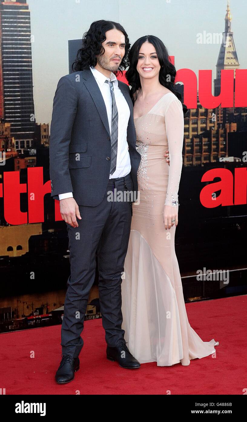 Russell Brand et Katy Perry arrivent pour la première britannique d'Arthur, au Cineworld O2, à l'O2 Arena, SE10. Banque D'Images