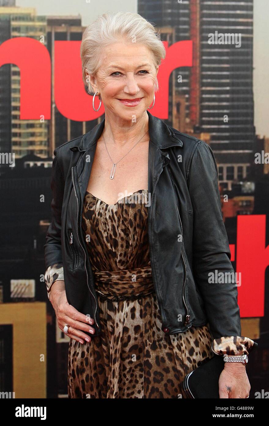 Arthur UK Premiere - Londres.Dame Helen Mirren arrivant pour la première britannique d'Arthur, au Cineworld O2, à l'O2 Arena, SE10. Banque D'Images
