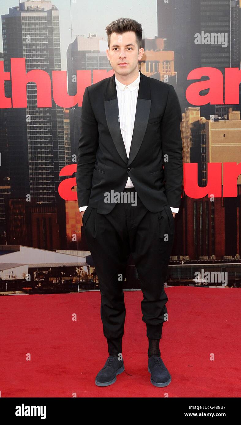 Mark Ronson arrive pour la première britannique d'Arthur, au Cineworld O2, à l'O2 Arena, SE10. Banque D'Images