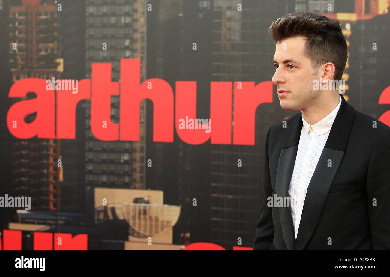 Arthur UK Premiere - Londres.Mark Ronson arrive pour la première britannique d'Arthur, au Cineworld O2, à l'O2 Arena, SE10. Banque D'Images