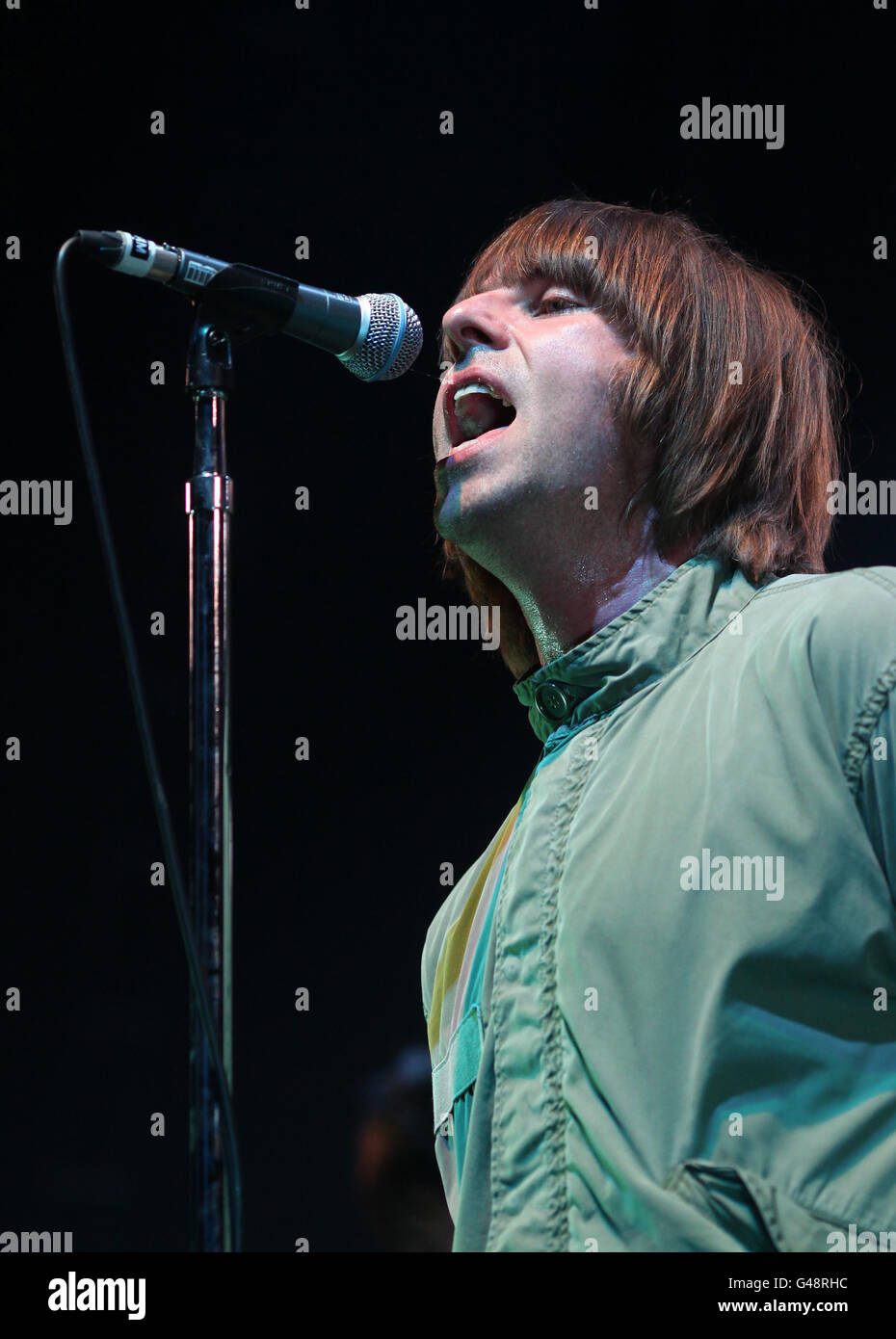 . AUCUNE UTILISATION APRÈS LE 26 JUIN Liam Gallagher se produit avec son groupe Beady Eye au Brighton Centre, Brighton, East Sussex. Banque D'Images