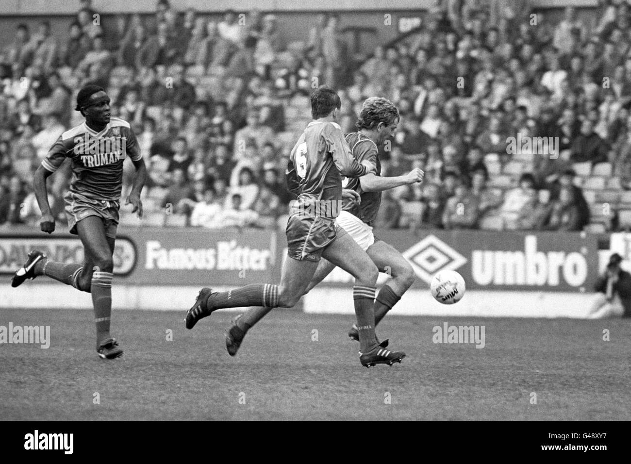 Soccer - Barclays League Division One - Nottingham Forest v Wimbledon - Rez-de-Ville Banque D'Images