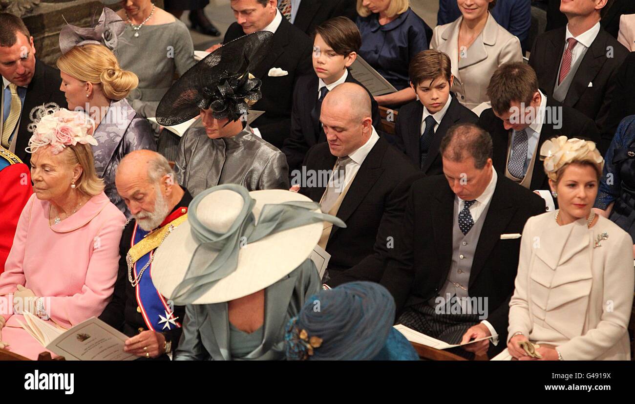 Les membres de la famille royale prennent leur place à l'abbaye de Westminster à Londres, où le Prince William et Kate Middleton se marieront plus tard aujourd'hui. Banque D'Images