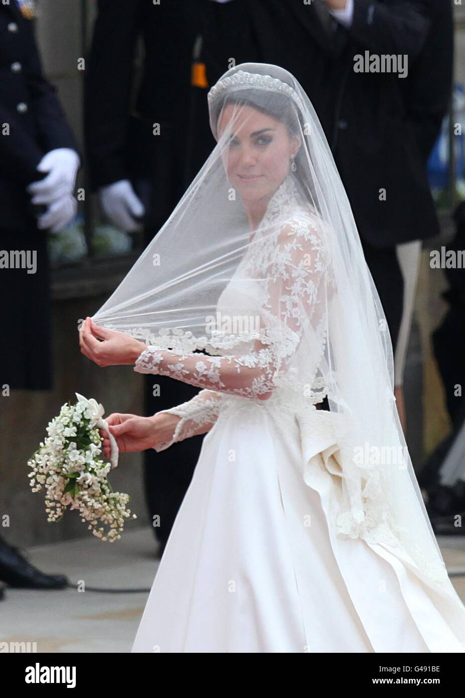 Kate Middleton arrive à l'abbaye de Westminster, à Londres, avant son mariage avec le prince William. APPUYEZ SUR ASSOCIATION photo. Date de la photo: Vendredi 29 avril 2011. Voir l'histoire DE mariage de PA. Le crédit photo devrait se lire comme suit : Gareth Fuller/PA Wire Banque D'Images