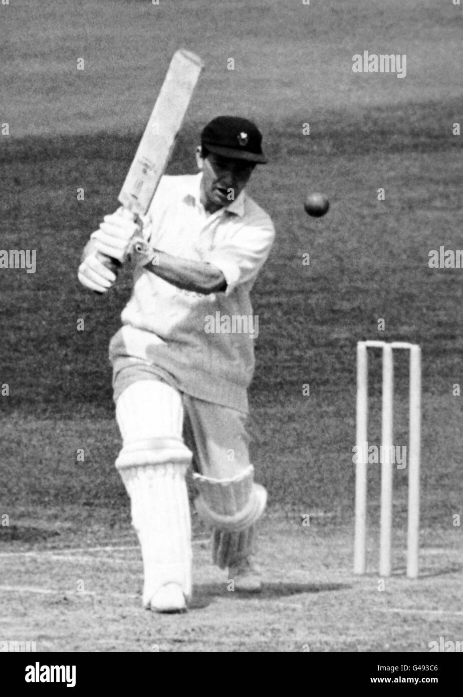 Cricket - County Championship - Middlesex v Glamourgan - Lord's. Alan Jones (Glamorgan) joue une balle de John Price Banque D'Images