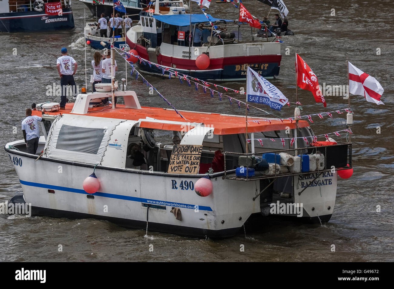 Laisser voter les bateaux de pêche sur la Tamise à Westminster devant les Maisons du Parlement pour protester en faveur de laisser voter Banque D'Images