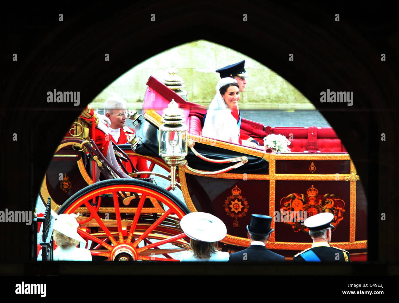 Le prince William et sa nouvelle femme Kate quittent l'abbaye de Westminster après leur mariage. Banque D'Images