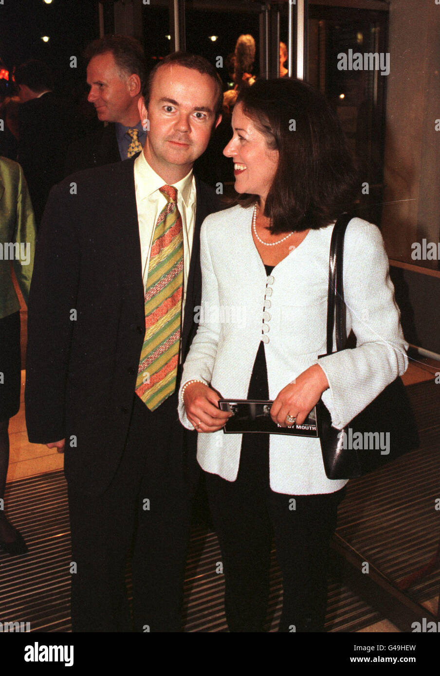 Ian Hislop et épouse Victoria arriver au gala d'avant de 'zéro par la bouche" à l'odéon West End à Londres. Banque D'Images