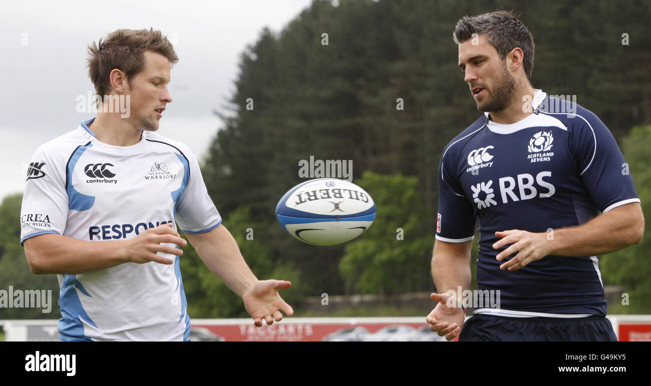 Peter Horne (à gauche) et Graham Fisken lors d'une séance photo pour promouvoir la série Legacy Sevens à Cartha QP, Glasgow. Banque D'Images