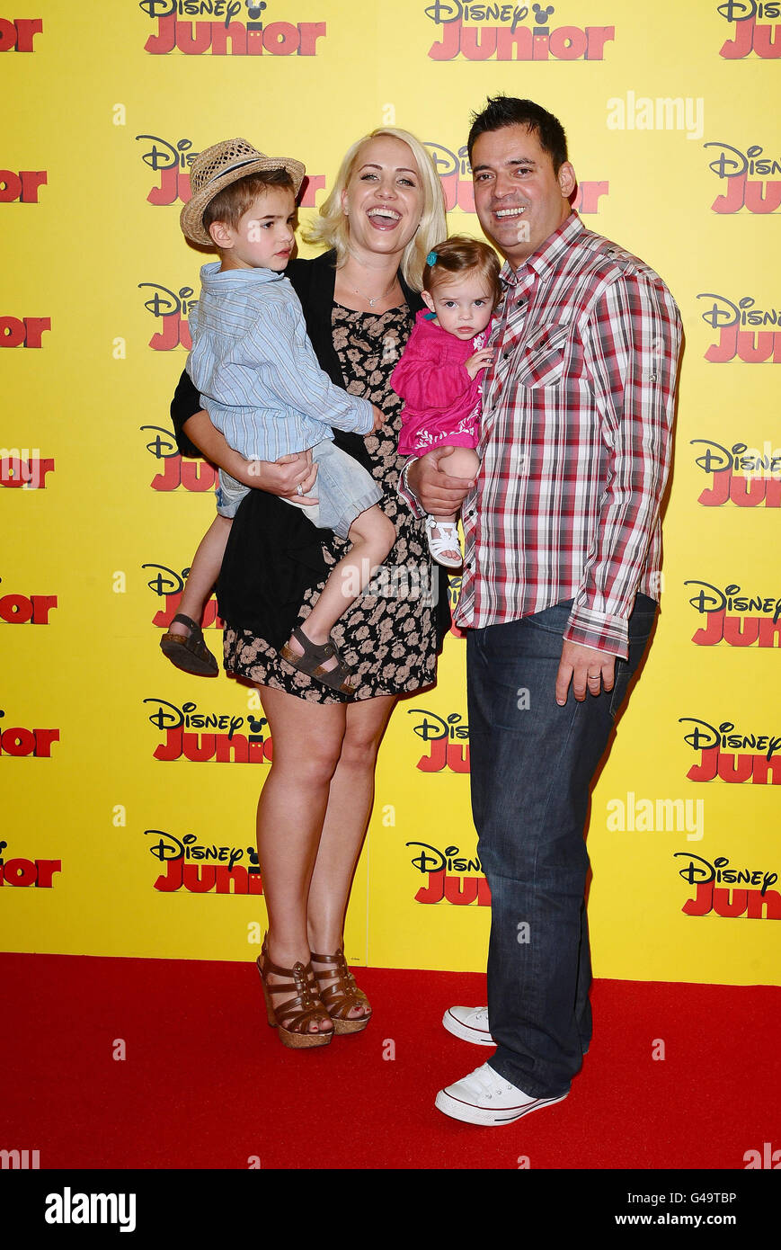 Claire Richards avec son mari Reece Hill et leurs enfants Charlie (à ...