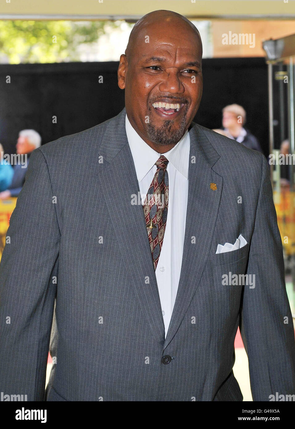 Colin Croft arrive à la première de Fire à Babylone au Leicester Square Odeon, Londres. Banque D'Images