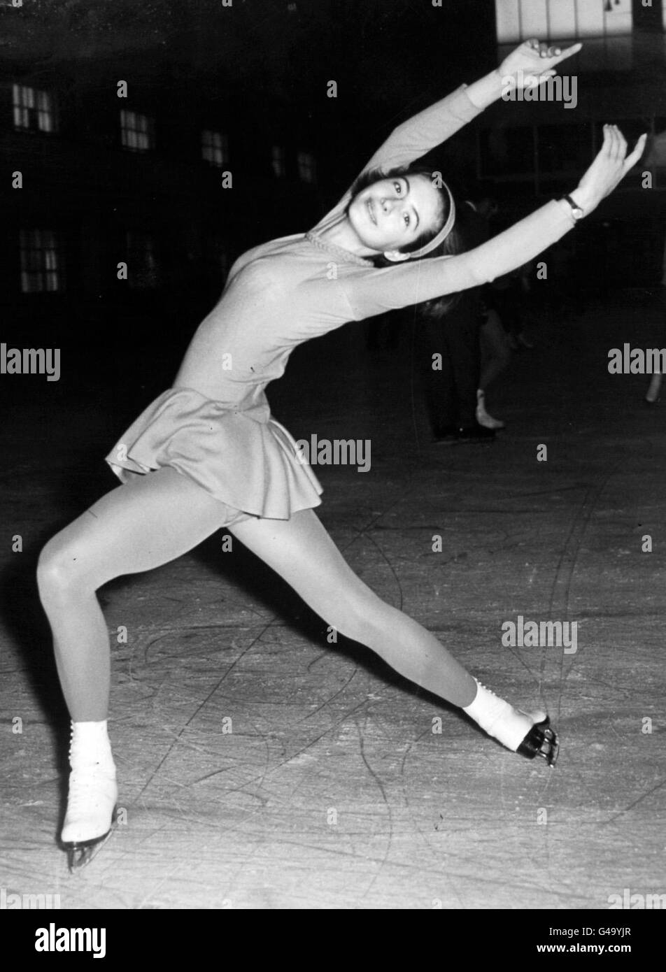 Maud Dobbs (Etats-Unis) pratiquant pour le Richmond Trophy, Ladies International Ice Skating Competition Banque D'Images