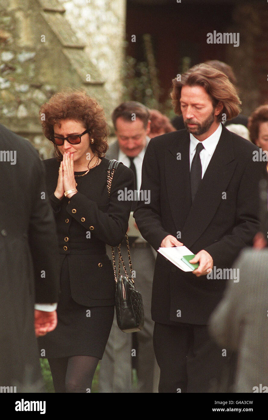 Pa News Photo 28 3 91 Legende Rock Eric Clapton Avec L Actrice Lori Del Lors Des Obseques A St Marie Madeleine Church Ripley Surrey Pour Leur Fils Conor 4 Ans Qui Est Mort Il [ 1390 x 888 Pixel ]