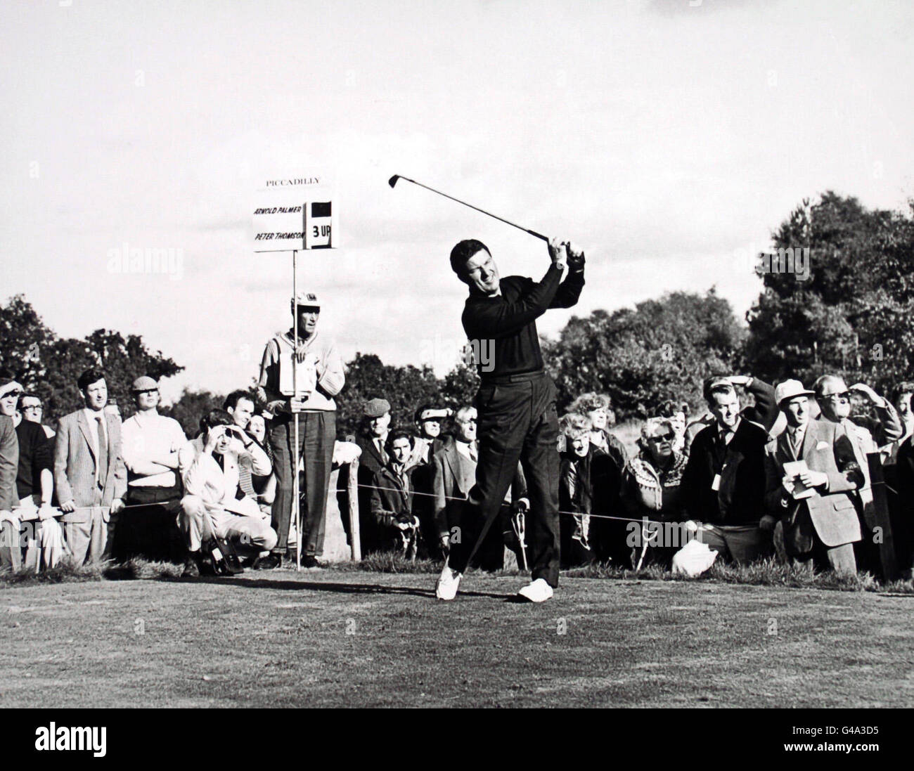 Peter Thomson (Australie) joue du 23e tee à Wentworth Banque D'Images