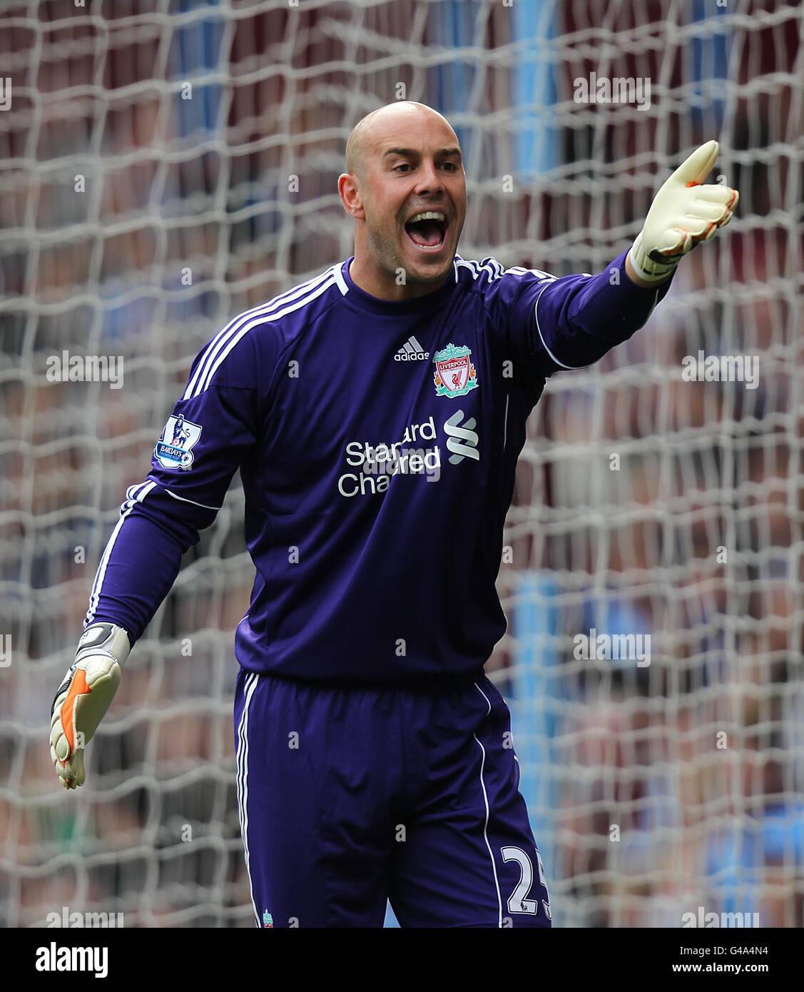 Football - Barclays Premier League - Aston Villa / Liverpool - Villa Park.Jose Reina, Liverpool Banque D'Images