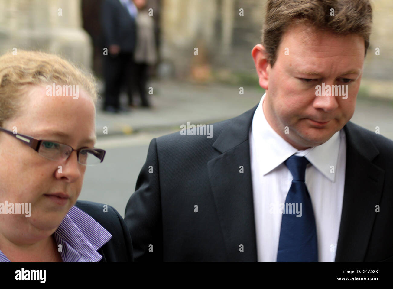 MEILLEURE QUALITÉ DISPONIBLE: Mark Bruton-Young et son épouse Clare arrivent aujourd'hui au tribunal de la Couronne de Bristol après qu'il a été acquitté du meurtre de sa fille Harriet. Banque D'Images