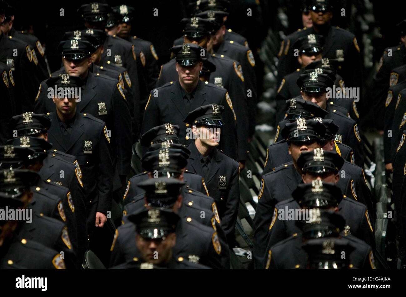 Recrues appartenant au Département de la Police de New York's Promotion de 2005 assister à leur cérémonie de remise des diplômes, 29 décembre 2005, à nouveau Banque D'Images