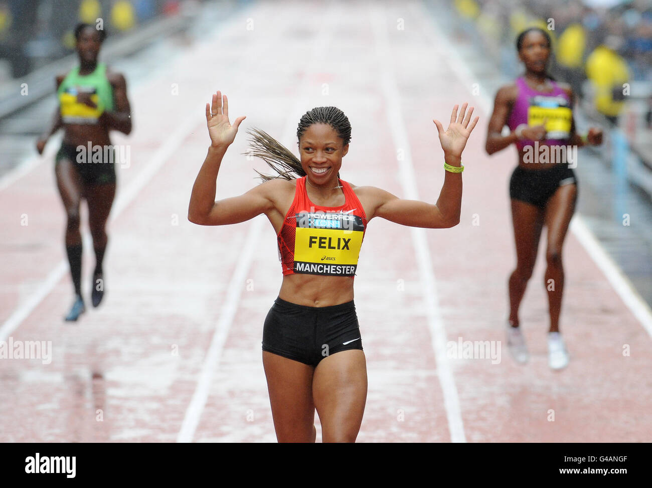 Allyson Felix aux États-Unis célèbre la victoire de la course féminine de Sprint de 200 m pendant les Grands Jeux de la ville de Manchester. Banque D'Images