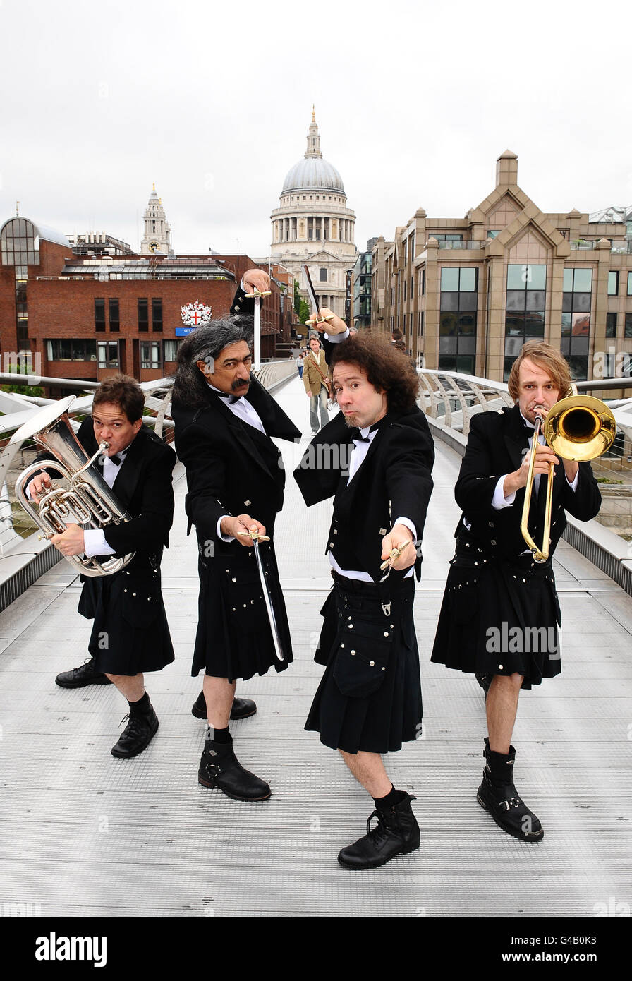 Les Flying Karamazov Brothers, Pavel, Dmitri, Alexei et Zossima apportent leur spectacle de Broadway à Londres. APPUYEZ SUR ASSOCIATION photo. Date de la photo: Vendredi 27 mai 2011. Le spectacle, qui est illégal dans certains pays, débutera au Théâtre Vaudeville le 9 juin. Le crédit photo devrait se lire comme suit : Ian West/PA Wire Banque D'Images