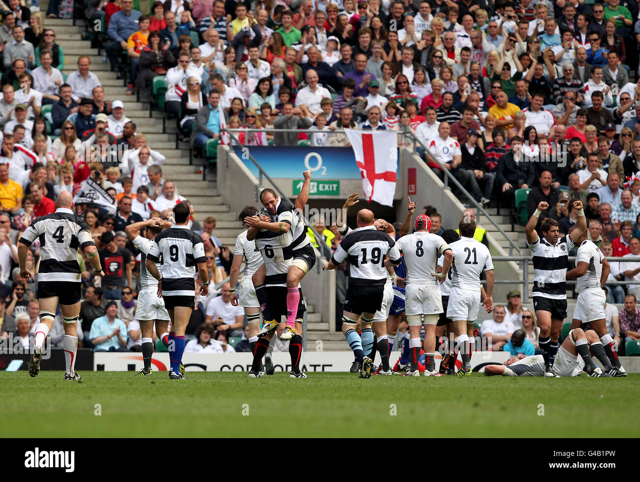 Rugby Union - finale de la coupe Bill Beaumont - Angleterre / Barbarians - Twickenham.Les barbares célèbrent leur tentative de victoire notée par Tim visser à la fin du match Banque D'Images