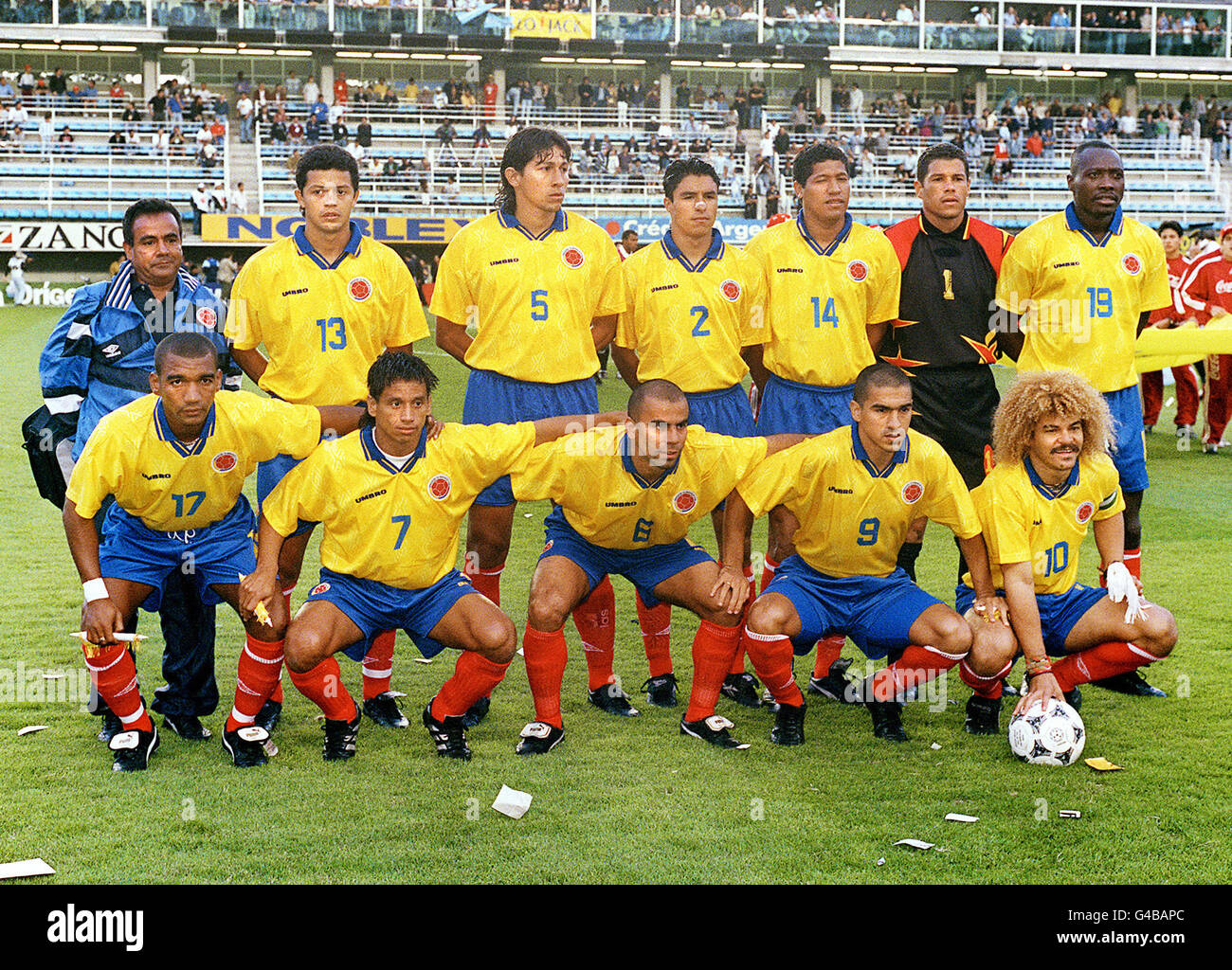Coupe du monde 1998 photo AFP Colombie (debout G-D) Wilmer Cabrera, Jorge Bermudez, Ivan Ramiro Cordoba, Hernan Gaviria, Oscar Cordoba, Freddy Rincon. (G-D au premier rang) Wilson Perez, Antony de Avila, Mauricio Serna, Victor Hugo Aristizabal, Carlos Valderrama. AFP/Daniel LUNA Colombie (de G D debout) Wilmer Cabrera, Jorge Bermudez, Ivan Ramiro Cordoba, Hernan Gaviria, Oscar Cordoba, Freddy Rincon. (De G D accroupis) Wilson Perez, Antony de Avila, Mauricio Serna, Victor Hugo Aristizabal, Carlos Valderrama. AFP/Daniel LUNA Banque D'Images