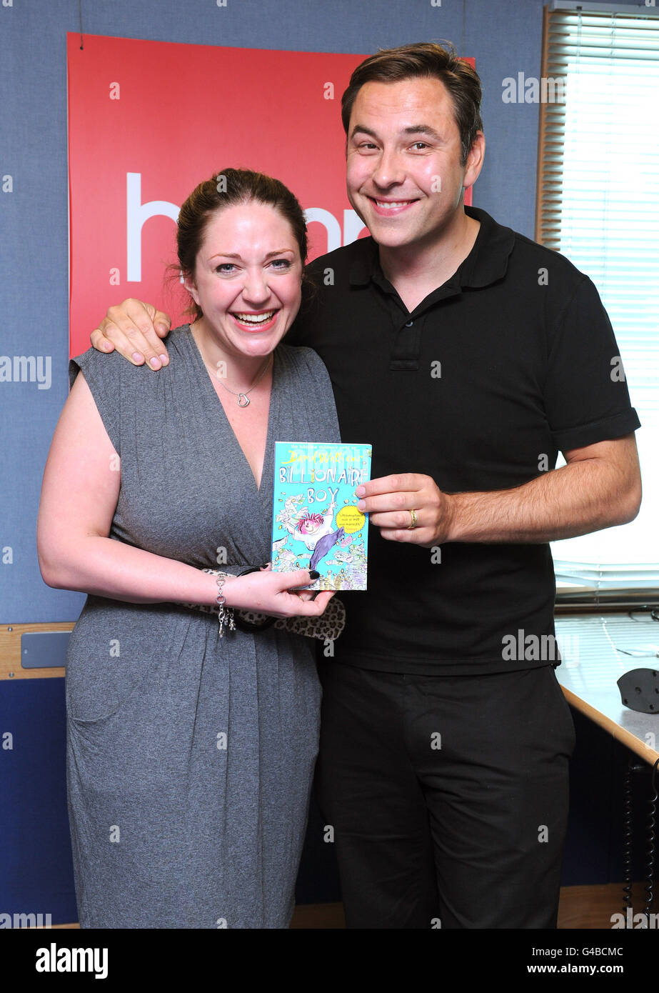 David Walliams discute avec Charlie Girling, le journaliste showbiz de Heart FM, de son nouveau livre, milliardaire Boy, sur le spectacle Heart Breakfast de Londres, dans le centre de Londres. Banque D'Images