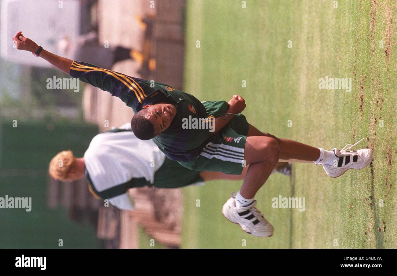 Makhaga Ntini, le petit-combattant sud-africain, lors d'une séance d'entraînement à Lord's cet après-midi (lundi), après son arrivée à Londres, prêt à affronter l'Angleterre au cours des trois prochains mois. Photo par Adam Butler/PA. Voir PA Story CRICKET Afrique du Sud. Banque D'Images