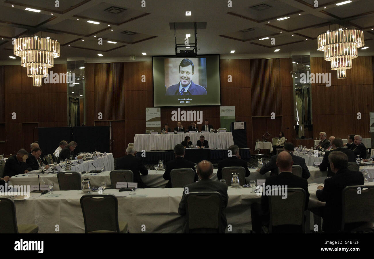 Le regretté ministre des Finances, Brian Lenihan, est rappelé lors de la 42e séance plénière de l'Assemblée parlementaire britannique irlandaise dans le Rochestown Park Hotel à Co. Cork. Banque D'Images