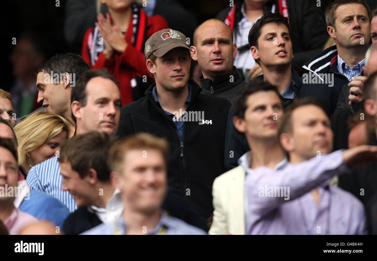 Prince Harry dans la foule lors de la première finale d'Aviva au stade de Twickenham, Londres. Banque D'Images