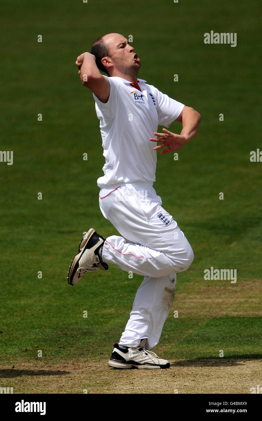 Cricket - npower First Test - deuxième jour - Angleterre / Sri Lanka - Stade SWALEC. Jonathan Trott d'Angleterre en action Banque D'Images