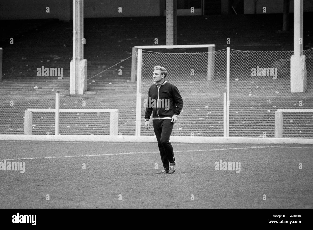 Roy Bentley, directeur de Swansea City, prend une séance de formation sur le terrain à Vetch Field. Banque D'Images