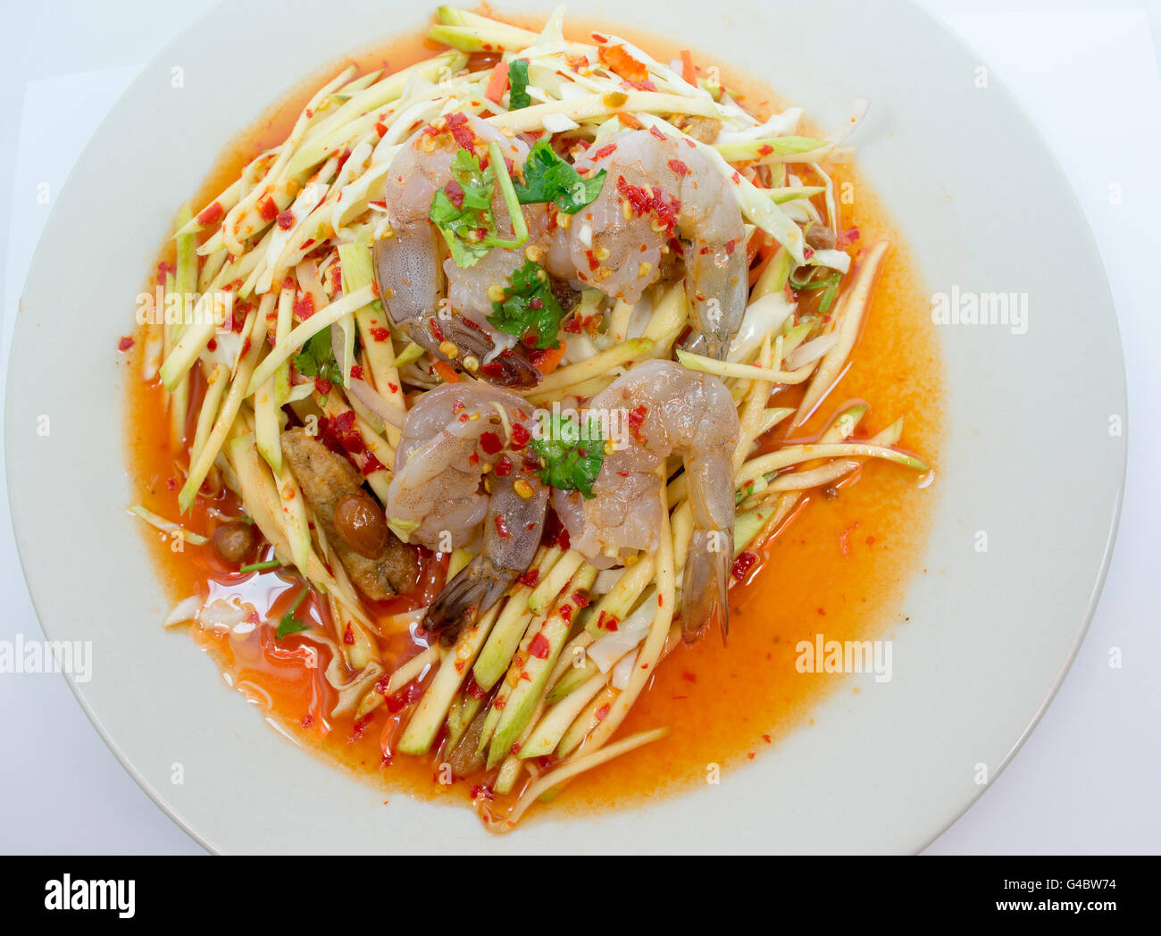 Salade de mangue verte thaïlandaise avec des crevettes (Som Tum Mamuang) Banque D'Images