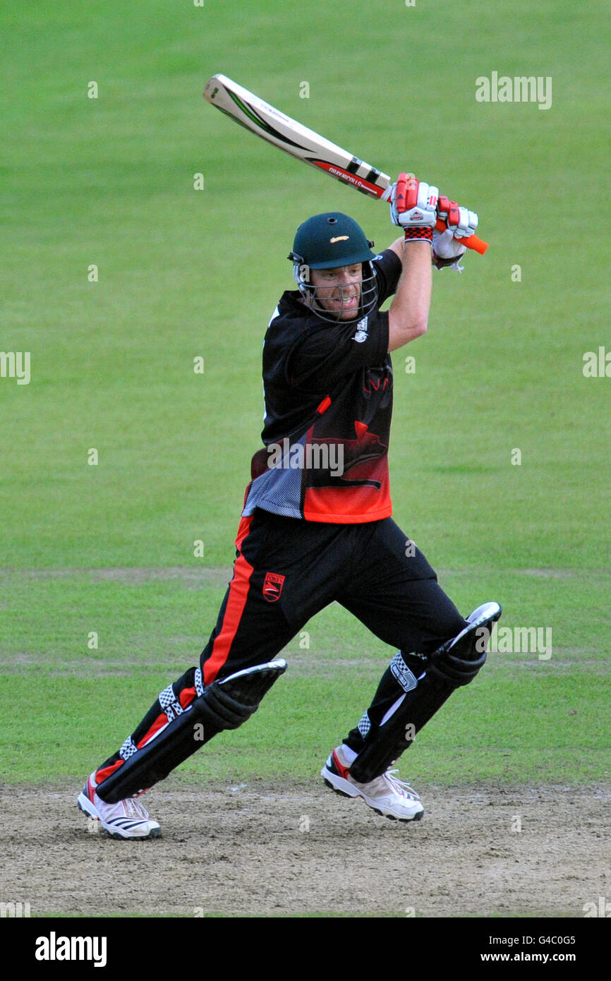 Cricket - Friends Life Twenty20 - North Group - Lancashire Lightsing / Leicestershire foxes - Old Trafford Cricket Ground.Andrew McDonald chauves-souris des renards de Leicestershire Banque D'Images