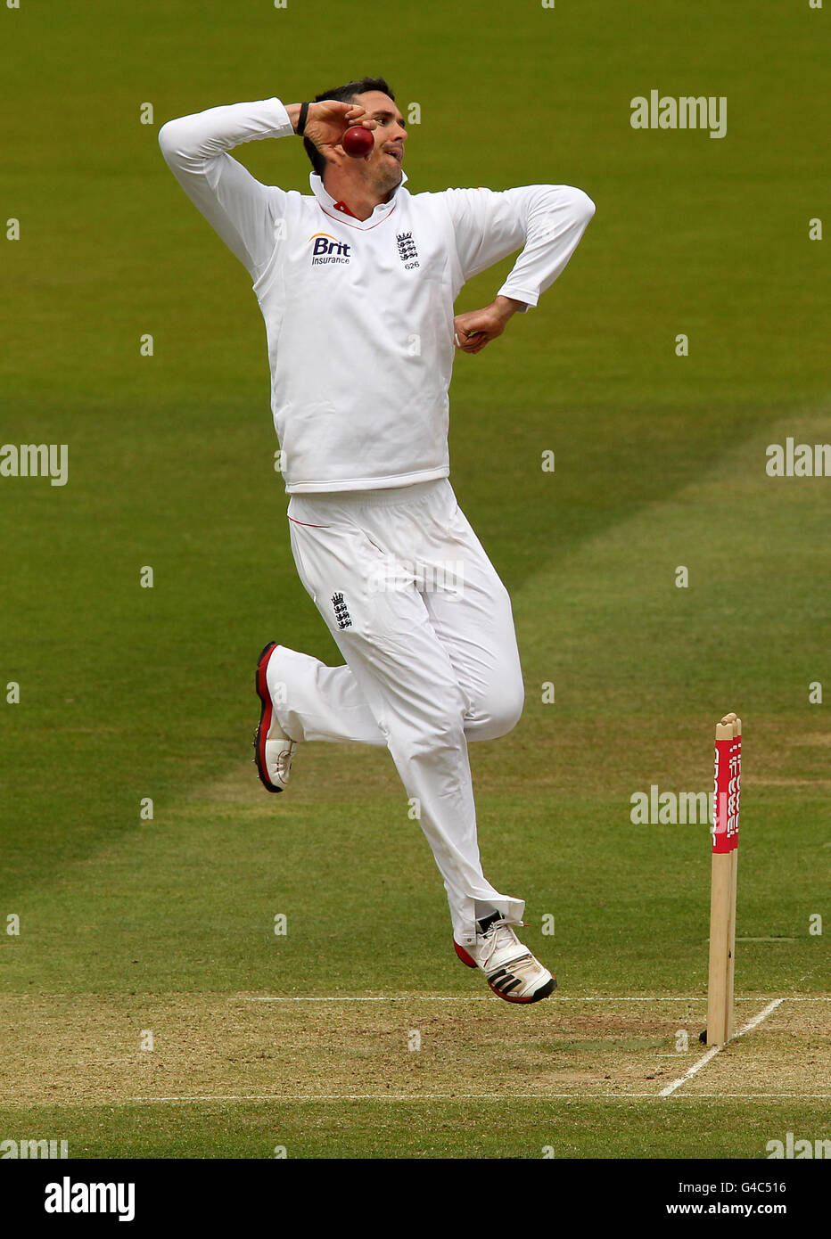 Cricket - npower second Test - troisième jour - Angleterre v Sri Lanka - Lord's. Kevin Pietersen, en Angleterre, au bowling Banque D'Images