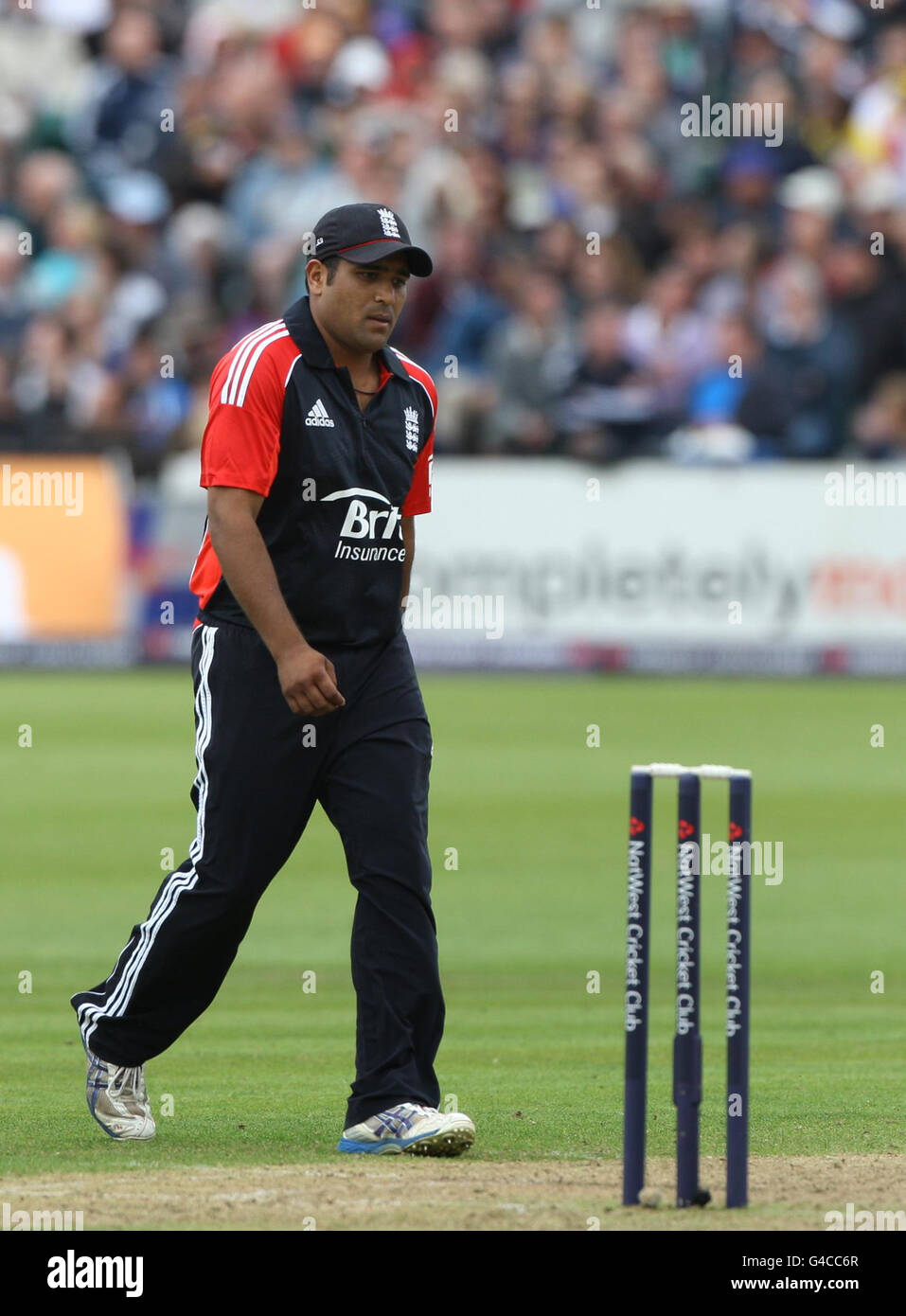 Le Samit Patel d'Angleterre dans le champ montre sa déjection pendant le match international Twenty20 au terrain de comté, Gloucestershire. Banque D'Images