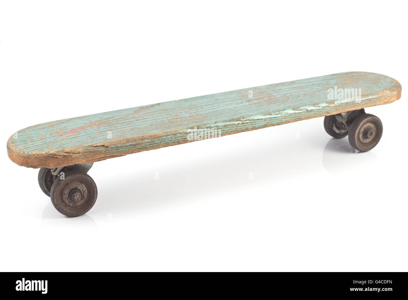 Skateboard en bois ancien isolated on white Photo Stock - Alamy