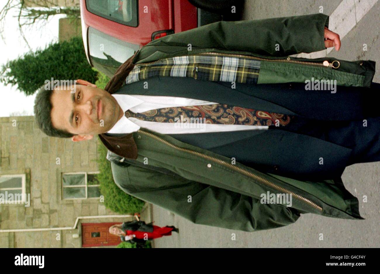 Le Dr Syed Ahmed, consultant en médecine de santé publique, arrive pour apporter des preuves lors de l'enquête sur l'accident mortel de l'épidémie d'E.coli en Écosse. Voir L'ENQUÊTE E.coli sur l'histoire de PA. Photo de David Cheskin/PA Banque D'Images