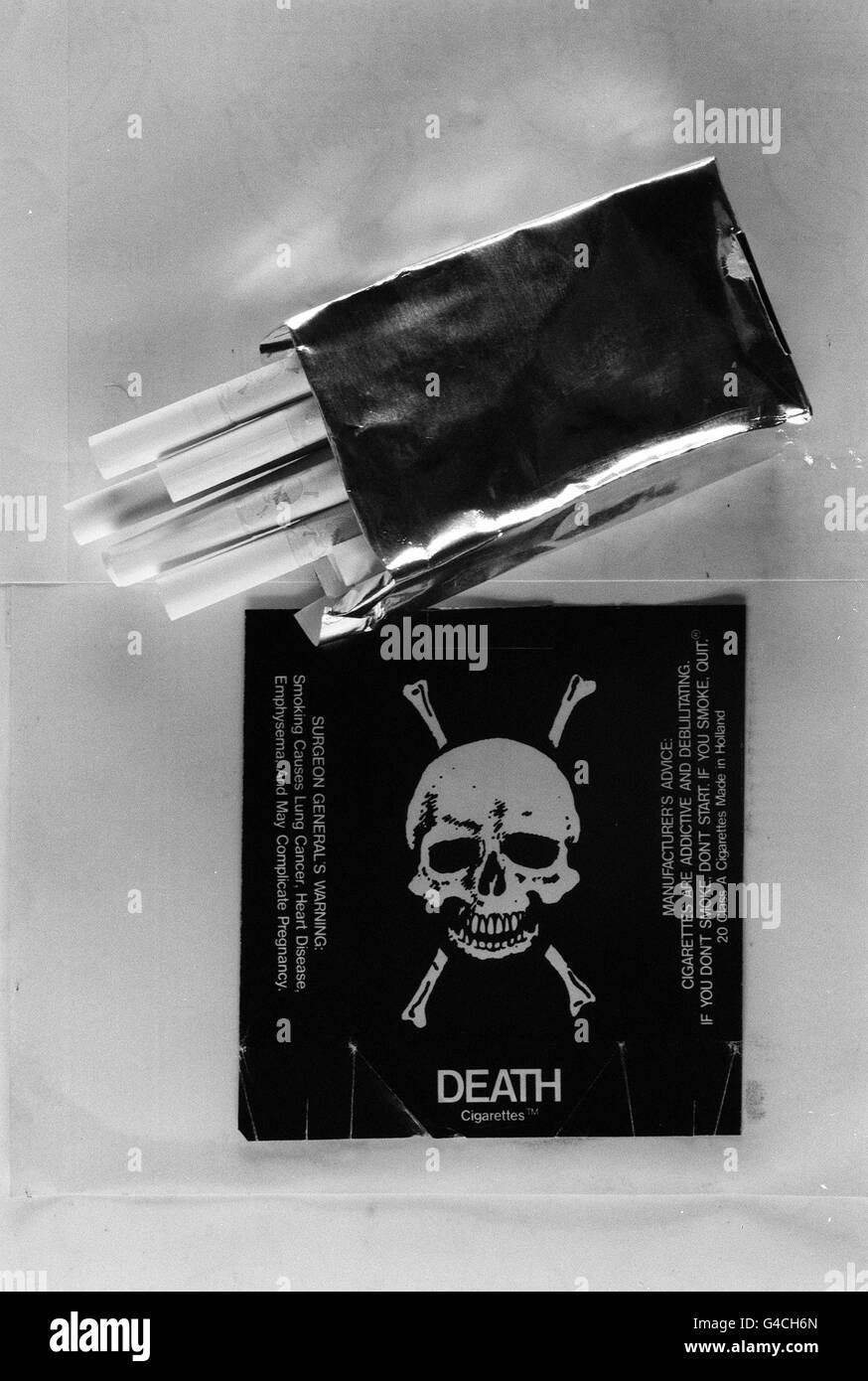 PA NEWS PHOTO 18/12/91 UNE NOUVELLE MARQUE DE CIGARETTES APPELÉE 'DEATH' Banque D'Images