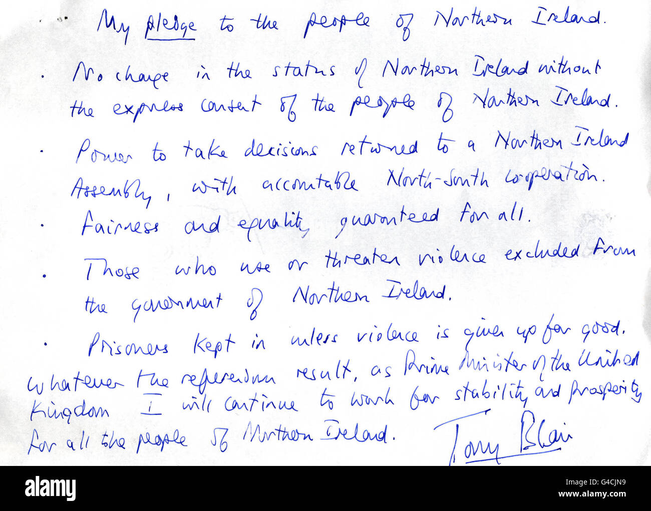 Le Premier ministre britannique, l'engagement écrit à la main de Tony Blair, publié ce soir (mercredi), a lancé son plaidoyer aux électeurs pour soutenir l'accord du Vendredi Saint.Une affiche utilisant la note manuscrite de M. Blair exposant ses engagements envers le peuple d'Irlande du Nord, sera affichée dans la province avant le référendum de vendredi.Voir l'affiche sur les discours d'ULSTER de l'histoire de l'AP.Photos PA Banque D'Images