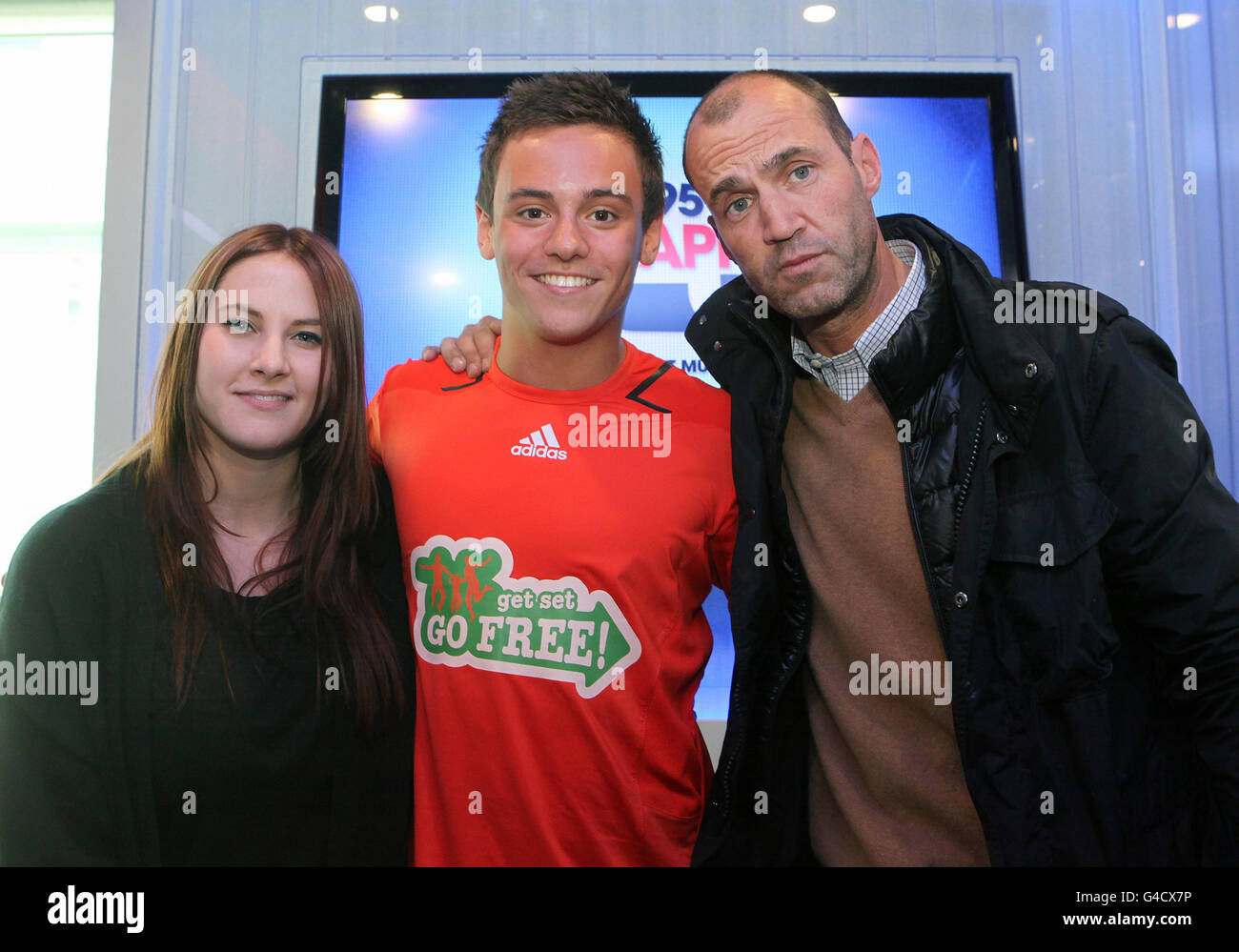 Le plongeur Tom Daley est photographié sur Capital Breakfast avec Johnny Vaughan et Kat Shoob sur 95.8 Capital FM où il a parlé de sa carrière et de la campagne Get Set, Go Free de Nestlé, qui donne aux familles l'occasion d'essayer des activités gratuitement cet été. Banque D'Images
