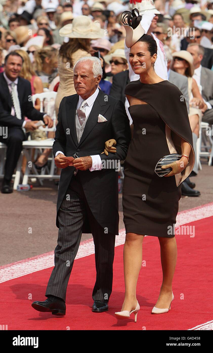 Giorgio Armani et sa nièce Roberta Armani arrivent pour le mariage du  prince Albert II de Monaco et de Charlene Wittstock à la place du Palais  Photo Stock - Alamy